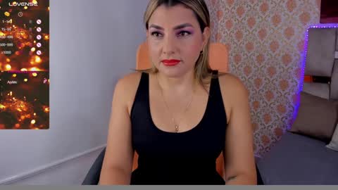 Snapshot of pervert_milf2023 chatting on December 16, 6:38 pm Isabella online show from December 16, 6:38 pm