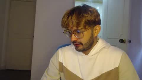 Snapshot of peter_x_annaud chatting on September 11, 11:43 am FELIPE online show from September 11, 11:43 am