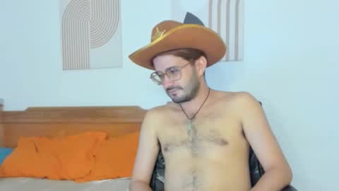 Snapshot of peter_x_annaud chatting on October 31, 9:27 pm FELIPE online show from October 31, 9:27 pm