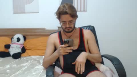 Snapshot of peter_x_annaud chatting on November 3, 10:53 pm FELIPE online show from November 3, 10:53 pm