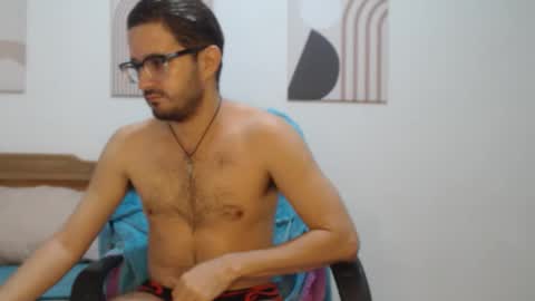 Snapshot of peter_x_annaud chatting on November 30, 11:25 am FELIPE online show from November 30, 11:25 am