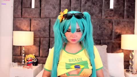 Im Rosse but u can call me Rossie or Rosita . online show from December 3, 5:23 pm