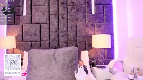 Im Rosse but u can call me Rossie or Rosita . online show from February 20, 9:42 pm