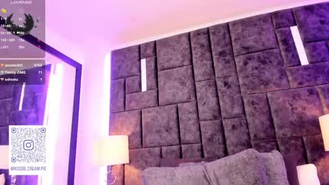 Im Rosse but u can call me Rossie or Rosita . online show from February 21, 12:49 am