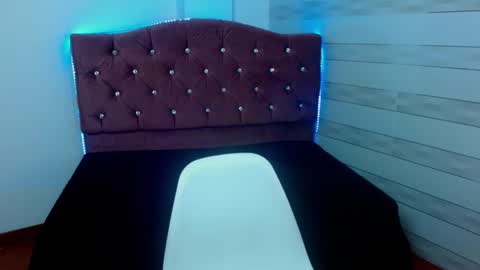 petite online show from October 29, 6:53 pm