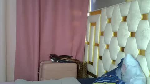 Snapshot of petite_lunar chatting on November 13, 2:27 pm Lunar online show from November 13, 2:27 pm