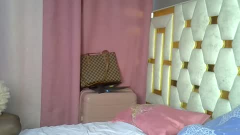 Snapshot of petite_lunar chatting on November 16, 2:55 pm Lunar online show from November 16, 2:55 pm