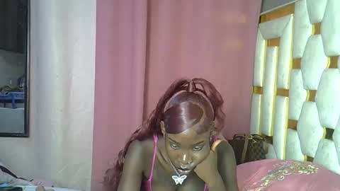 Snapshot of petite_lunar chatting on November 17, 8:47 pm Lunar online show from November 17, 8:47 pm