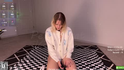 PiperAvery online show from November 22, 8:02 am