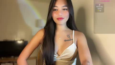 Snapshot of petitegirlx69 chatting on January 4, 9:00 am miss lisa online show from January 4, 9:00 am