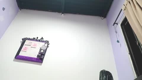 danna online show from December 17, 5:51 am