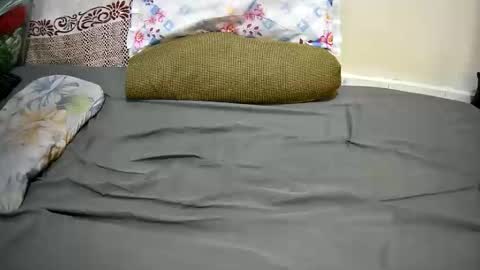 petitetasha online show from December 1, 7:24 am