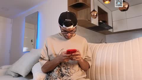 phantom_bigger1 online show from February 3, 12:25 pm