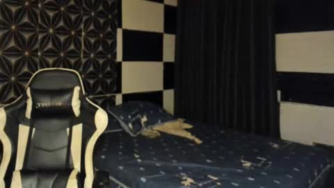 AJ online show from February 14, 10:17 am