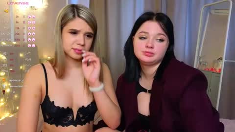 Snapshot of phyllisheart chatting on March 4, 11:40 am Lora black and Lili blonde welcome you here online show from March 4, 11:40 am