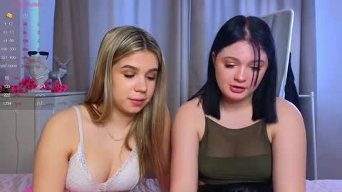 Snapshot of phyllisheart chatting on March 10, 8:37 am Lora black and Lili blonde welcome you here online show from March 10, 8:37 am