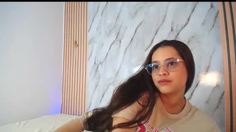 piagelvez_ online show from December 1, 9:20 pm