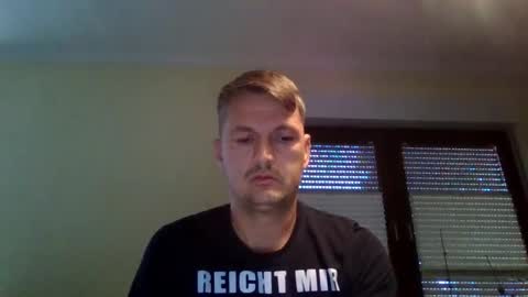 Snapshot of piercingsxxx chatting on September 11, 5:40 am piercingsxxx online show from September 11, 5:40 am