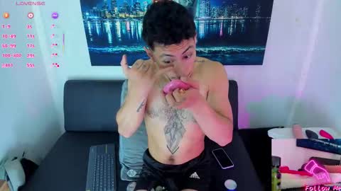 Snapshot of piggy_eddy chatting on October 13, 4:56 am Eddy Brock... Its a pleasure to talk to... online show from October 13, 4:56 am