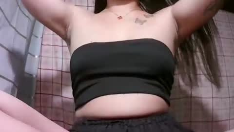 Snapshot of pinay_janella10 chatting on October 25, 7:52 pm pinay_janella10 online show from October 25, 7:52 pm