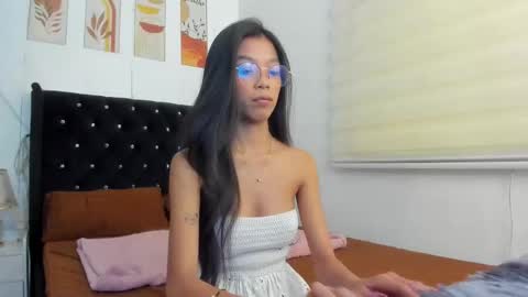 Snapshot of pinay_xpress chatting on September 25, 5:44 am TINA online show from September 25, 5:44 am