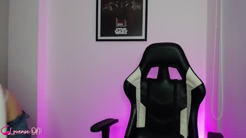 Snapshot of pinkcatlive chatting on December 17, 10:11 pm Emily online show from December 17, 10:11 pm