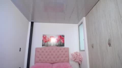 pinky_f00x online show from November 13, 7:57 pm