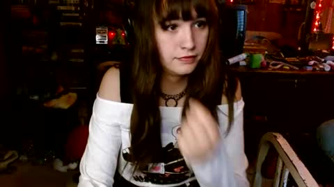 Izzy online show from November 11, 6:19 pm