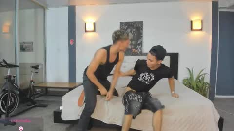 Snapshot of playhardsex chatting on November 12, 11:03 pm online show from November 12, 11:03 pm