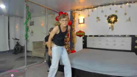 Snapshot of playhardsex chatting on December 4, 11:02 pm online show from December 4, 11:02 pm