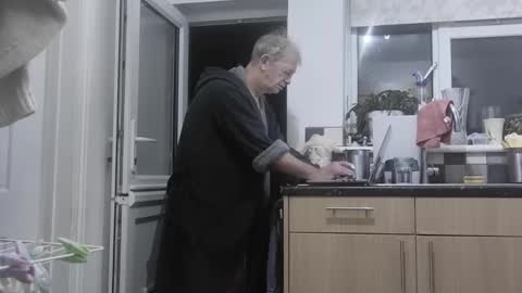 Play Me online show from December 1, 12:48 am