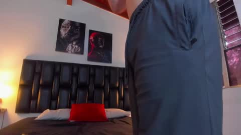 JUAN AND JULI online show from December 31, 9:39 pm