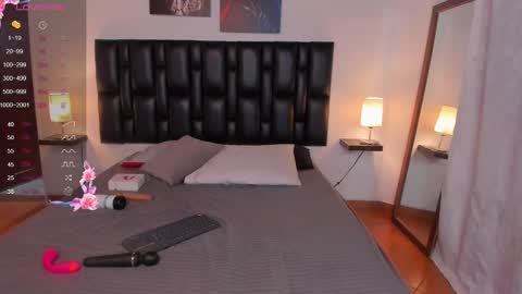 JUAN AND JULI online show from January 10, 10:15 pm