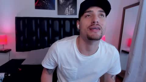 JUAN AND JULI online show from February 8, 9:15 pm