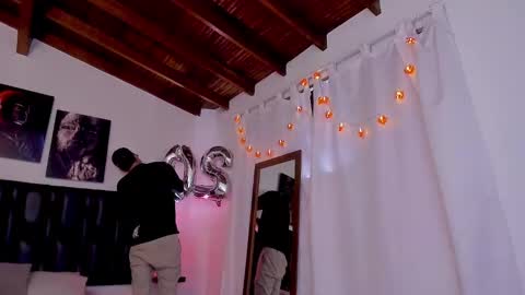 JUAN AND JULI online show from February 14, 9:32 pm