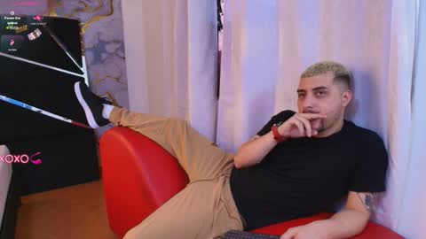 JUAN AND JULI online show from October 13, 9:15 pm