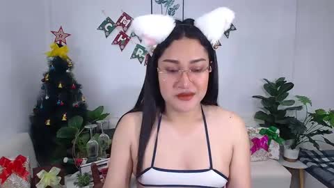 Ploysai online show from December 25, 10:59 pm