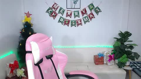 Ploysai online show from January 6, 2:14 pm