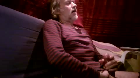 Snapshot of plus84u chatting on February 14, 10:25 pm Fratzz online show from February 14, 10:25 pm