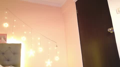 Snapshot of poison__luna chatting on February 1, 7:44 pm Luna online show from February 1, 7:44 pm