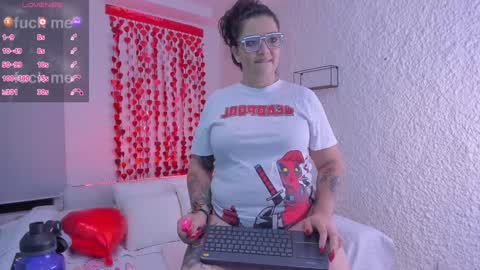 poisson_ivy_ online show from February 5, 4:16 am