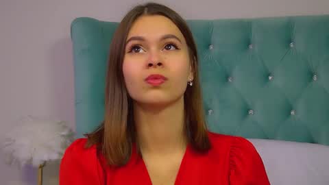 Polly online show from October 5, 6:06 pm