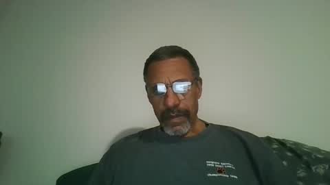 Snapshot of poolguy2496 chatting on December 5, 2:31 am poolguy2496 online show from December 5, 2:31 am