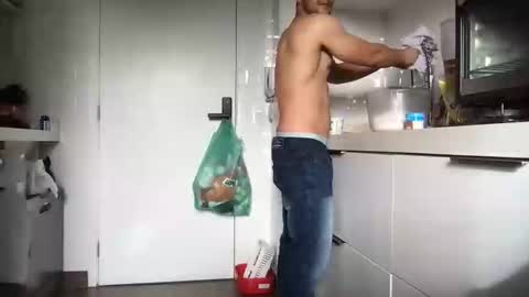 Snapshot of poormanbr chatting on October 19, 7:36 pm poormanbr online show from October 19, 7:36 pm