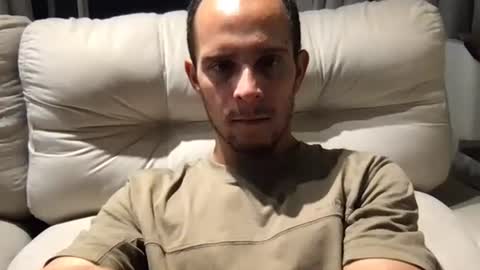 Snapshot of poormanbr chatting on December 17, 1:33 am poormanbr online show from December 17, 1:33 am