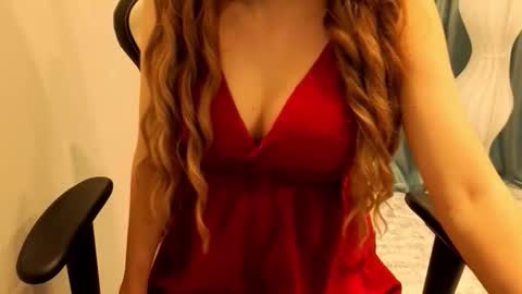 Snapshot of poppybloopy chatting on September 19, 6:19 pm April online show from September 19, 6:19 pm