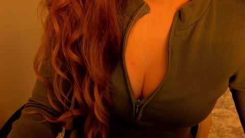 Snapshot of poppybloopy chatting on December 5, 6:26 pm April online show from December 5, 6:26 pm