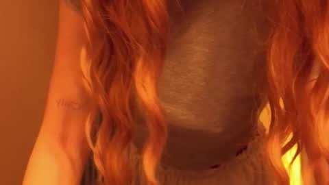 Snapshot of poppybloopy chatting on December 14, 6:01 pm April online show from December 14, 6:01 pm