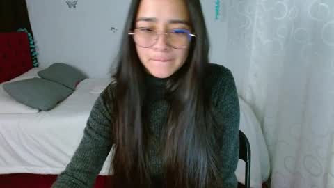 Snapshot of porcelainlux chatting on March 6, 5:03 am porcelainlux online show from March 6, 5:03 am