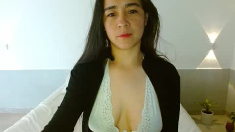 Snapshot of porcelainlux chatting on November 19, 3:50 am porcelainlux online show from November 19, 3:50 am